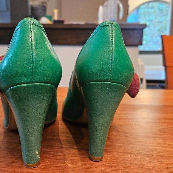 Red or Dead Green round toe Mary Jane heels size 41 - Picture 5 of 11